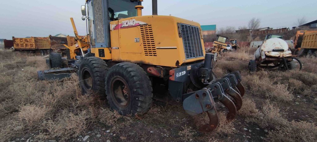 Автогрейдер колесный GR 215